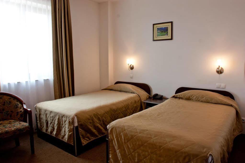 Denisa Hotel Otopeni Exterior photo
